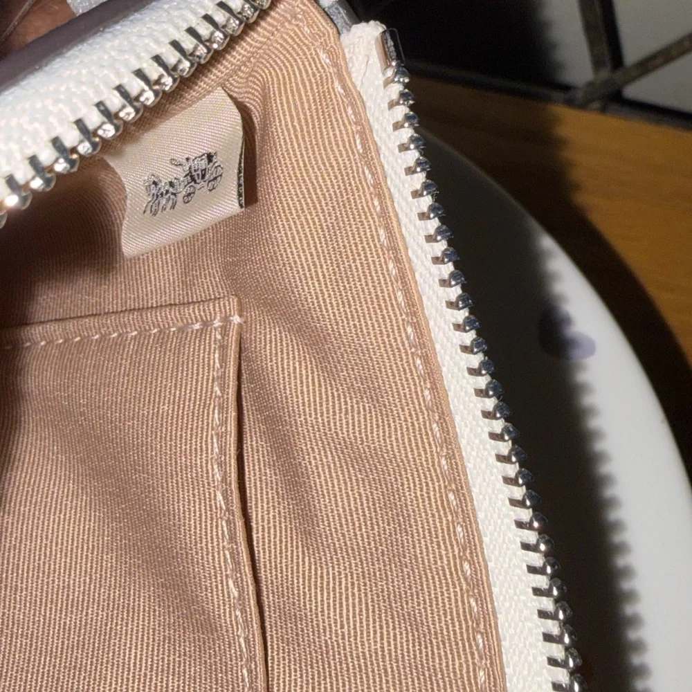 Coach Corner “Candy” Zip Wristlet Nwt - Picture 3 of 7